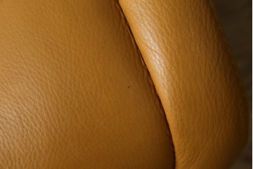 中古　EKORNES(エコーネス)　ロイヤルシリーズ　本革(レザー)　極上のくつろぎの時間を演出するストレスレスチェア+オットマンのセット　定価約46万円　(R-083308)