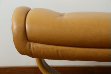 中古　EKORNES(エコーネス)　ロイヤルシリーズ　本革(レザー)　極上のくつろぎの時間を演出するストレスレスチェア+オットマンのセット　定価約46万円　(R-083308)