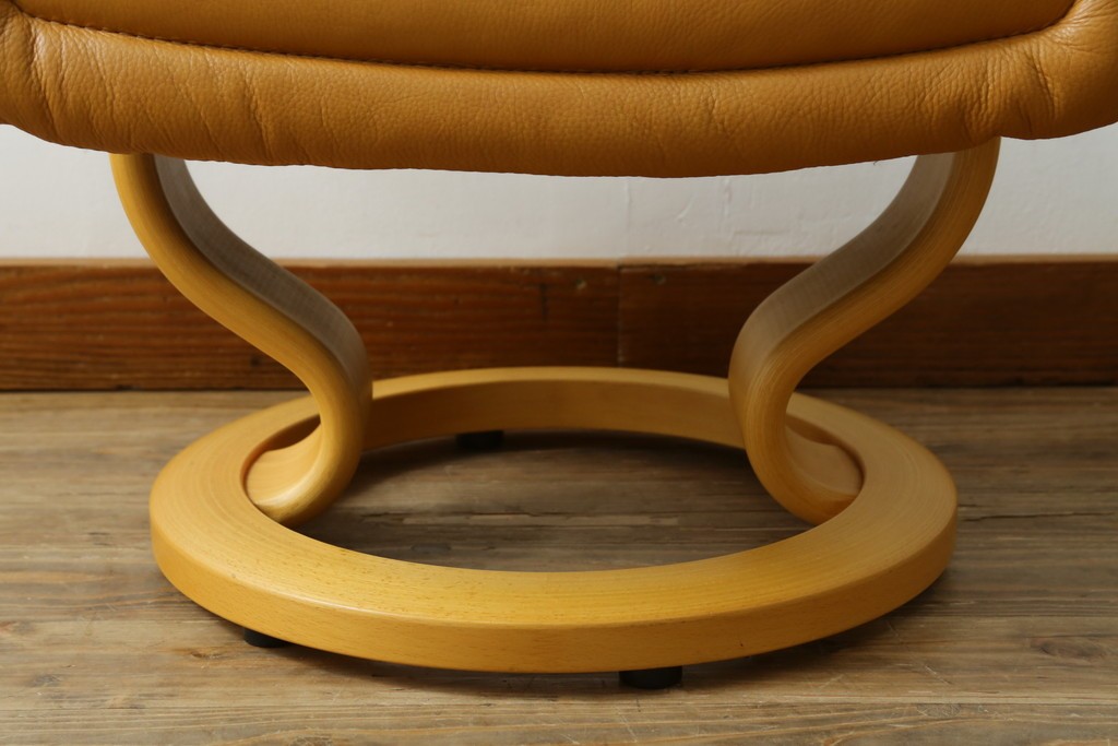中古　EKORNES(エコーネス)　ロイヤルシリーズ　本革(レザー)　極上のくつろぎの時間を演出するストレスレスチェア+オットマンのセット　定価約46万円　(R-083308)