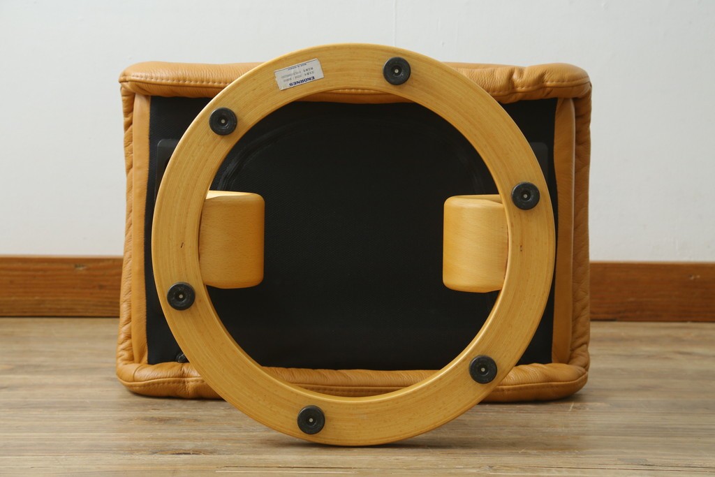 中古　EKORNES(エコーネス)　ロイヤルシリーズ　本革(レザー)　極上のくつろぎの時間を演出するストレスレスチェア+オットマンのセット　定価約46万円　(R-083308)