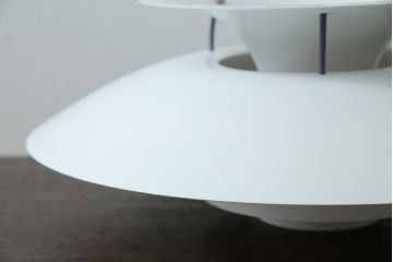 中古　美品　デンマーク　Louis Poulsen(ルイスポールセン)　PH5(ピーエイチ・ファイブ)　デザイン性と機能性を兼ね備えたペンダントライト(天井照明、吊り下げ照明、北欧)(定価約16万円)(R-083309)