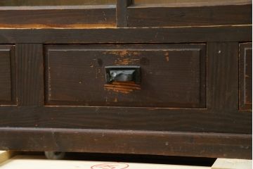 和製アンティーク　古い木の風合いが味わい深い二段重ね収納棚(キャビネット、本箱、ブックケース、戸棚、カップボード)(R-083310)