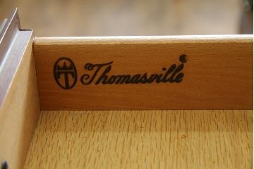 中古　トーマスビル(THOMASVILLE)　シンプルながらクラシカルで優雅な佇まいの両袖机(二―ホールデスク、プレジデントデスク、ワークデスク、オフィスデスク、在宅用、在宅ワーク用)(R-083313)
