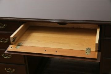 中古　トーマスビル(THOMASVILLE)　シンプルながらクラシカルで優雅な佇まいの両袖机(二―ホールデスク、プレジデントデスク、ワークデスク、オフィスデスク、在宅用、在宅ワーク用)(R-083313)