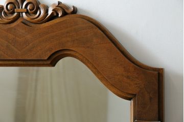 中古　美品　DREXEL HERITAGE(ドレクセルヘリテイジ)　重厚なつくりが高級感を醸し出すウォールミラー(姿見、壁掛け鏡)(R-083316)