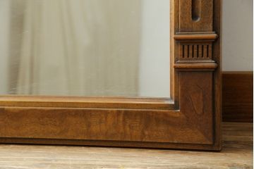 中古　美品　DREXEL HERITAGE(ドレクセルヘリテイジ)　重厚なつくりが高級感を醸し出すウォールミラー(姿見、壁掛け鏡)(R-083316)