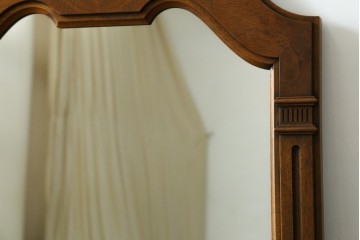 中古　美品　DREXEL HERITAGE(ドレクセルヘリテイジ)　重厚なつくりが高級感を醸し出すウォールミラー　(R-083316)
