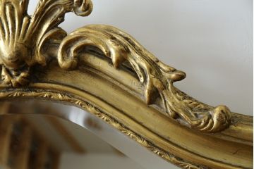 フランスアンティーク　The Globe (ザ・グローブ)Antiques取り扱い　優雅な彫刻の装飾が映える金フレームの大型ミラー(姿見、壁掛け鏡)(R-083317)