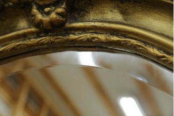 フランスアンティーク　The Globe (ザ・グローブ)Antiques取り扱い　優雅な彫刻の装飾が映える金フレームの大型ミラー(姿見、壁掛け鏡)(R-083317)
