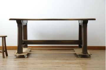 中古　美品　飛騨産業　キツツキ　PROVINCIAL(プロヴィンシャル・プロビンシャル)シリーズ　P31　オーク材　どっしりとした堅牢なつくりと素朴な佇まいが魅力のタバーンテーブル(ダイニングテーブル、4人掛け、6人掛け、食卓、作業台)(R-083318)