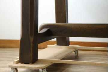 中古　美品　飛騨産業　キツツキ　PROVINCIAL(プロヴィンシャル・プロビンシャル)シリーズ　P31　オーク材　どっしりとした堅牢なつくりと素朴な佇まいが魅力のタバーンテーブル(ダイニングテーブル、4人掛け、6人掛け、食卓、作業台)(R-083318)