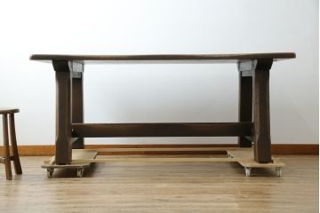 中古　美品　飛騨産業　キツツキ　PROVINCIAL(プロヴィンシャル・プロビンシャル)シリーズ　P31　オーク材　どっしりとした堅牢なつくりと素朴な佇まいが魅力のタバーンテーブル(ダイニングテーブル、4人掛け、6人掛け、食卓、作業台)(R-083318)