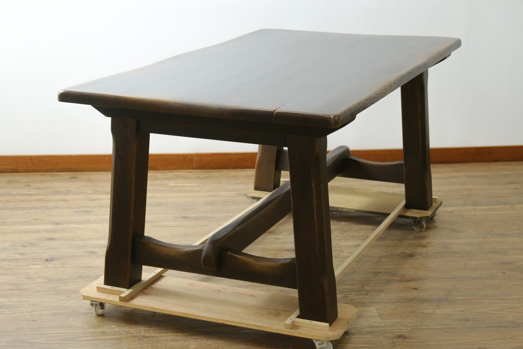 中古　美品　飛騨産業　キツツキ　PROVINCIAL(プロヴィンシャル・プロビンシャル)シリーズ　P31　オーク材　どっしりとした堅牢なつくりと素朴な佇まいが魅力のタバーンテーブル　(R-083318)