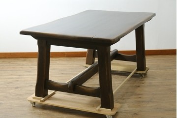 中古　美品　飛騨産業　キツツキ　PROVINCIAL(プロヴィンシャル・プロビンシャル)シリーズ　P31　オーク材　どっしりとした堅牢なつくりと素朴な佇まいが魅力のタバーンテーブル　(R-083318)