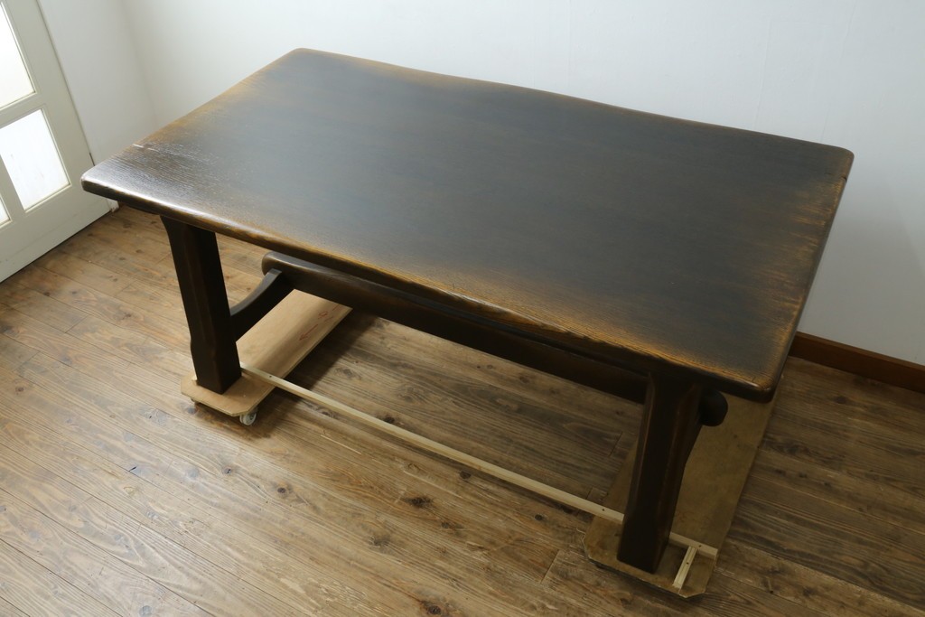 中古　美品　飛騨産業　キツツキ　PROVINCIAL(プロヴィンシャル・プロビンシャル)シリーズ　P31　オーク材　どっしりとした堅牢なつくりと素朴な佇まいが魅力のタバーンテーブル　(R-083318)