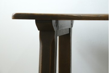 中古　美品　飛騨産業　キツツキ　PROVINCIAL(プロヴィンシャル・プロビンシャル)シリーズ　P31　オーク材　どっしりとした堅牢なつくりと素朴な佇まいが魅力のタバーンテーブル　(R-083318)