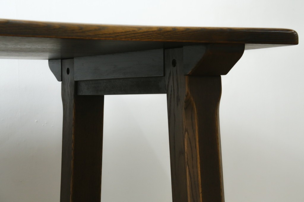 中古　美品　飛騨産業　キツツキ　PROVINCIAL(プロヴィンシャル・プロビンシャル)シリーズ　P31　オーク材　どっしりとした堅牢なつくりと素朴な佇まいが魅力のタバーンテーブル　(R-083318)