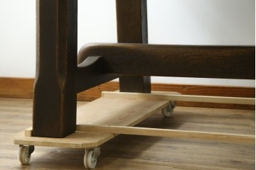 中古　美品　飛騨産業　キツツキ　PROVINCIAL(プロヴィンシャル・プロビンシャル)シリーズ　P31　オーク材　どっしりとした堅牢なつくりと素朴な佇まいが魅力のタバーンテーブル　(R-083318)