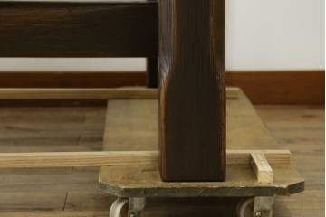 中古　美品　飛騨産業　キツツキ　PROVINCIAL(プロヴィンシャル・プロビンシャル)シリーズ　P31　オーク材　どっしりとした堅牢なつくりと素朴な佇まいが魅力のタバーンテーブル　(R-083318)