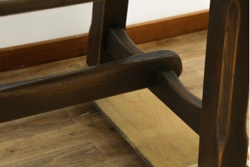 中古　美品　飛騨産業　キツツキ　PROVINCIAL(プロヴィンシャル・プロビンシャル)シリーズ　P31　オーク材　どっしりとした堅牢なつくりと素朴な佇まいが魅力のタバーンテーブル　(R-083318)