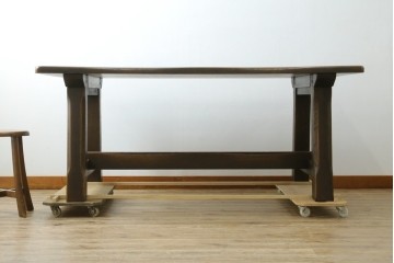 中古　美品　飛騨産業　キツツキ　PROVINCIAL(プロヴィンシャル・プロビンシャル)シリーズ　P31　オーク材　どっしりとした堅牢なつくりと素朴な佇まいが魅力のタバーンテーブル　(R-083318)