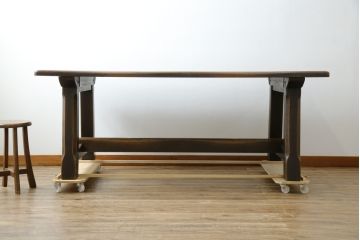 中古　美品　飛騨産業　キツツキ　PROVINCIAL(プロヴィンシャル・プロビンシャル)シリーズ　P32　オーク材　どっしりとした堅牢なつくりと素朴な佇まいが魅力のタバーンテーブル(ダイニングテーブル、4人掛け、6人掛け、食卓、作業台)(R-083319)