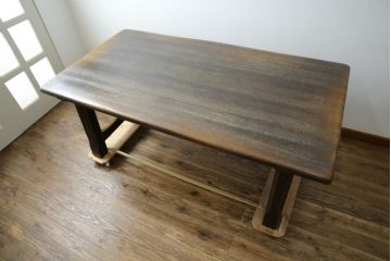 中古　美品　飛騨産業　キツツキ　PROVINCIAL(プロヴィンシャル・プロビンシャル)シリーズ　P32　オーク材　どっしりとした堅牢なつくりと素朴な佇まいが魅力のタバーンテーブル(ダイニングテーブル、4人掛け、6人掛け、食卓、作業台)(R-083319)
