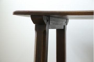 中古　美品　飛騨産業　キツツキ　PROVINCIAL(プロヴィンシャル・プロビンシャル)シリーズ　P32　オーク材　どっしりとした堅牢なつくりと素朴な佇まいが魅力のタバーンテーブル(ダイニングテーブル、4人掛け、6人掛け、食卓、作業台)(R-083319)