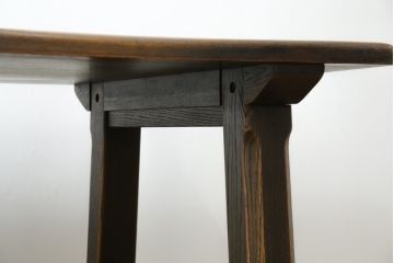 中古　美品　飛騨産業　キツツキ　PROVINCIAL(プロヴィンシャル・プロビンシャル)シリーズ　P32　オーク材　どっしりとした堅牢なつくりと素朴な佇まいが魅力のタバーンテーブル(ダイニングテーブル、4人掛け、6人掛け、食卓、作業台)(R-083319)