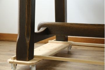 中古　美品　飛騨産業　キツツキ　PROVINCIAL(プロヴィンシャル・プロビンシャル)シリーズ　P32　オーク材　どっしりとした堅牢なつくりと素朴な佇まいが魅力のタバーンテーブル(ダイニングテーブル、4人掛け、6人掛け、食卓、作業台)(R-083319)