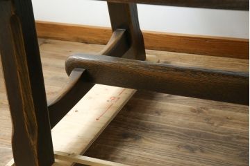 中古　美品　飛騨産業　キツツキ　PROVINCIAL(プロヴィンシャル・プロビンシャル)シリーズ　P32　オーク材　どっしりとした堅牢なつくりと素朴な佇まいが魅力のタバーンテーブル(ダイニングテーブル、4人掛け、6人掛け、食卓、作業台)(R-083319)