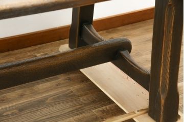 中古　美品　飛騨産業　キツツキ　PROVINCIAL(プロヴィンシャル・プロビンシャル)シリーズ　P32　オーク材　どっしりとした堅牢なつくりと素朴な佇まいが魅力のタバーンテーブル(ダイニングテーブル、4人掛け、6人掛け、食卓、作業台)(R-083319)