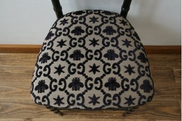 中古　超美品!!　グッチ(GUCCI)　GGジャカード　グッチを象徴するビー(ハチ)&スターモチーフのファブリックがおしゃれなキアヴァリチェア(ダイニングチェア、椅子、イス)(定価約37万4千円)(R-083320)