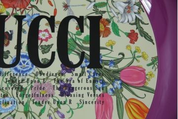 中古　超美品!!　GUCCI(グッチ)　Flora(フローラ)プリント　インテリアに映えるフォールディングメタルトレイ(サイドテーブル、花台、飾り台)(定価約25万7千円)(R-083321)