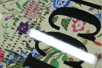 中古　超美品!!　GUCCI(グッチ)　Flora(フローラ)プリント　インテリアに映えるフォールディングメタルトレイ(サイドテーブル、花台、飾り台)(定価約25万7千円)(R-083321)