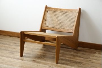 中古　新品未使用　Phantom Hands(ファントムハンズ)　Pierre Jeanneret(ピエール ジャンヌレ)　Project Chandigarh(プロジェクト チャンディーガル)　PH59　　ユニークなデザインのカンガルーチェア(ラウンジチェア、アームレスチェア、椅子、イス)(定価約75万円)(R-083322)
