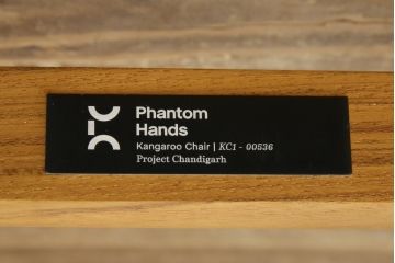 中古　新品未使用　Phantom Hands(ファントムハンズ)　Pierre Jeanneret(ピエール ジャンヌレ)　Project Chandigarh(プロジェクト チャンディーガル)　PH59　　ユニークなデザインのカンガルーチェア(ラウンジチェア、アームレスチェア、椅子、イス)(定価約75万円)(R-083322)