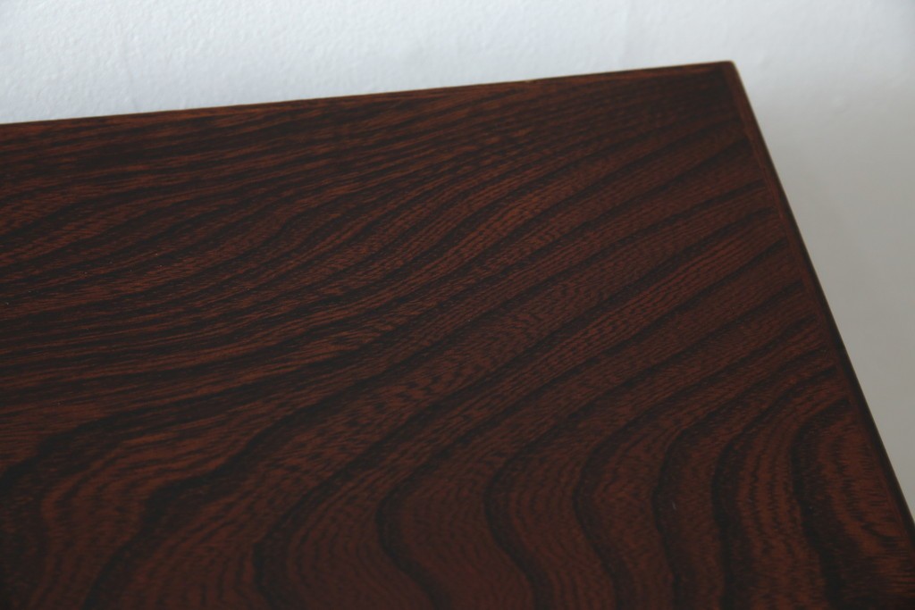 中古　美品　岩谷堂箪笥　漆塗り　あられ紋様の金具が目を惹く、和モダンな空間づくりにおすすめの整理箪笥　(R-083323)