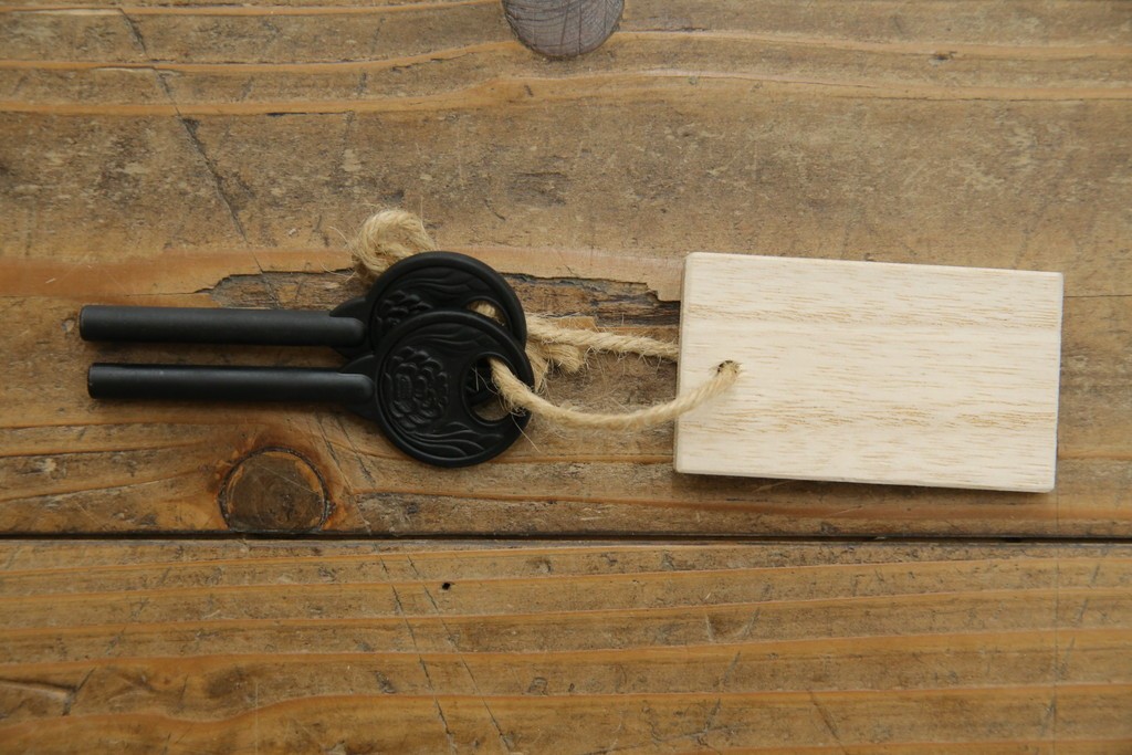 中古　美品　岩谷堂箪笥　漆塗り　あられ紋様の金具が目を惹く、和モダンな空間づくりにおすすめの整理箪笥　(R-083323)