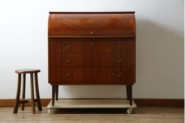 イギリスビンテージ　美品!!　チーク材　パーケットリー模様が映えるシリンダートップのライティングビューロー(机、デスク、在宅用、在宅ワーク用、ワークデスク、引き出し、ヴィンテージ、英国)(R-083324)
