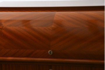 北欧ビンテージ　美品!!　スウェーデン製　チーク材　パーケットリー模様が映えるシリンダートップのライティングビューロー　(R-083324)