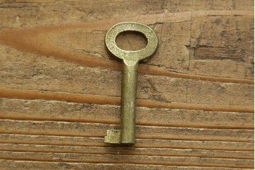 北欧ビンテージ　美品!!　スウェーデン製　チーク材　パーケットリー模様が映えるシリンダートップのライティングビューロー　(R-083324)