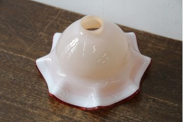 和製アンティーク　乳白ガラス　赤色の波打つ縁が美しいフリルガラスの照明カバー(吊り下げ照明、ペンダントライト、天井照明、シェード、電笠)(R-083331)