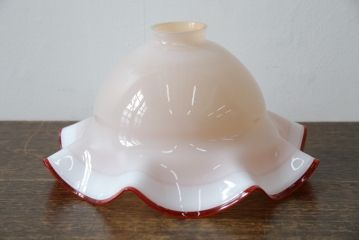 和製アンティーク　乳白ガラス　赤色の波打つ縁が美しいフリルガラスの照明カバー(吊り下げ照明、ペンダントライト、天井照明、シェード、電笠)(R-083331)