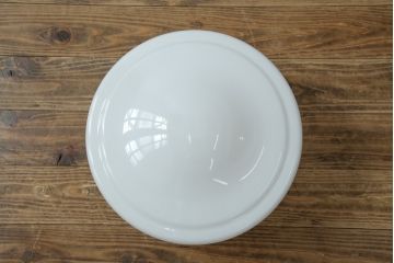 アンティーク照明　大振りサイズ　昭和レトロなデザインが魅力的な乳白色のガラスシェード照明(吊り下げ照明、天井照明、ペンダントライト)(R-083336)