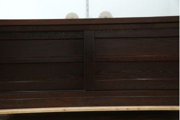 中古　美品!!　特注オーダー品　国産　職人手作り　漆塗り　総楢(ナラ)材　両面使いできる!　重厚感あるダークブラウンの木製フレームが高級感を演出するガラスケース(ショーケース、コレクションケース、ディスプレイケース、カウンター、飾り棚、陳列棚、店舗什器)(製作費推定100万円以上)(R-083341)
