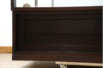 中古　美品!!　特注オーダー品　国産　職人手作り　漆塗り　総楢(ナラ)材　両面使いできる!　重厚感あるダークブラウンの木製フレームが高級感を演出するガラスケース(ショーケース、コレクションケース、ディスプレイケース、カウンター、飾り棚、陳列棚、店舗什器)(製作費推定100万円以上)(R-083341)