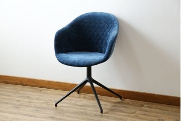 中古　ボーコンセプト(BoConcept)　アデレート(ADELAIDE)　柔らかな曲線とシンプルなフォルムの回転式アームチェア(回転チェア、回転椅子、イス)(定価約14万円)(R-083343)