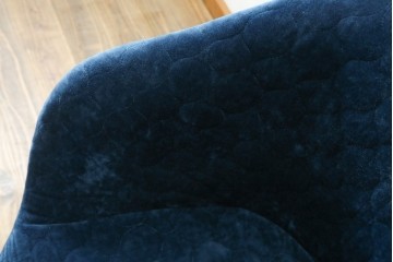 中古　ボーコンセプト(BoConcept)　アデレート(ADELAIDE)　柔らかな曲線とシンプルなフォルムの回転式アームチェア　定価約14万円　(R-083343)