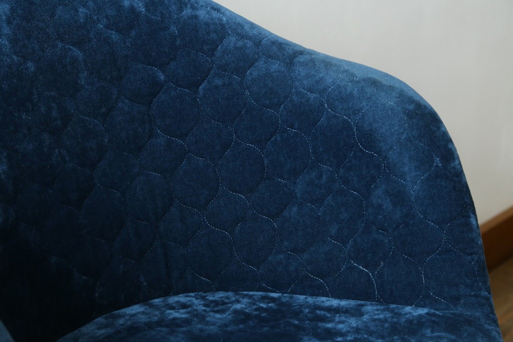 中古　ボーコンセプト(BoConcept)　アデレート(ADELAIDE)　柔らかな曲線とシンプルなフォルムの回転式アームチェア　定価約14万円　(R-083343)